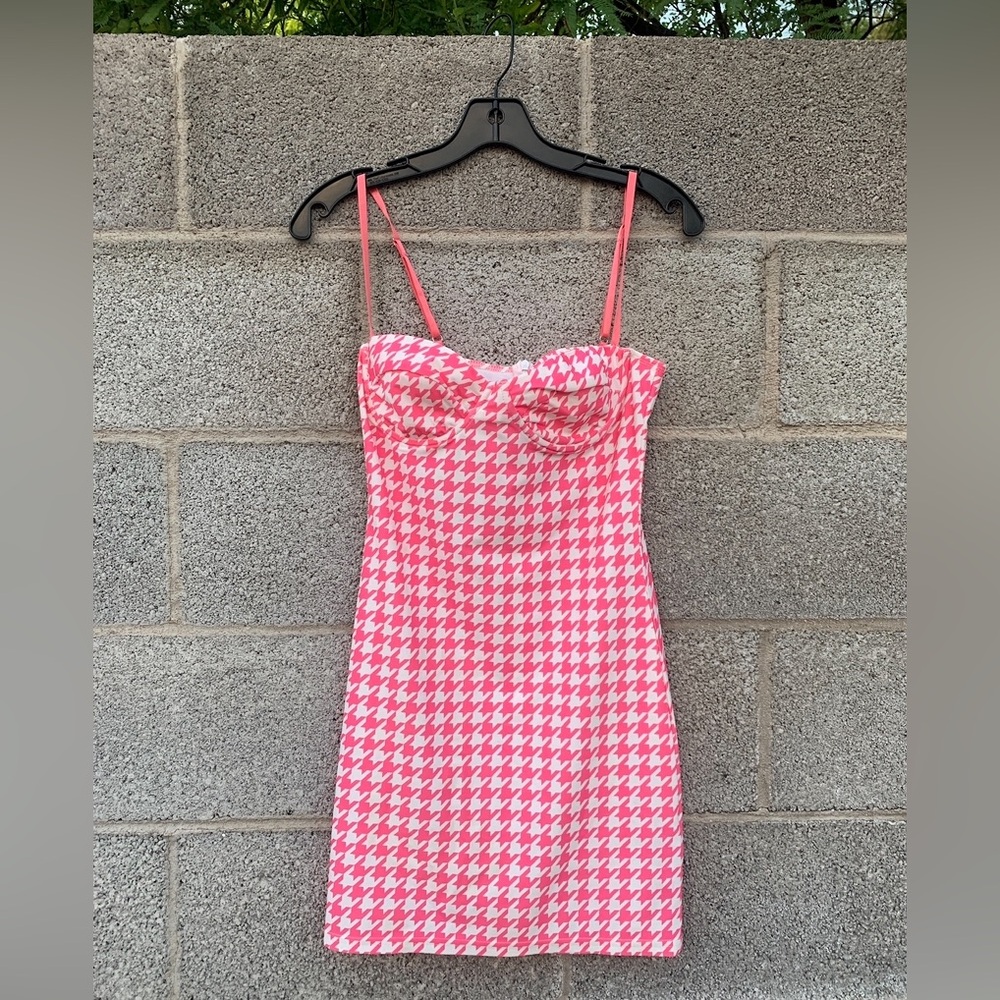 Edikted Small Mini Dress Pepita Pink White Houndstooth Body-Con Festival Sexy